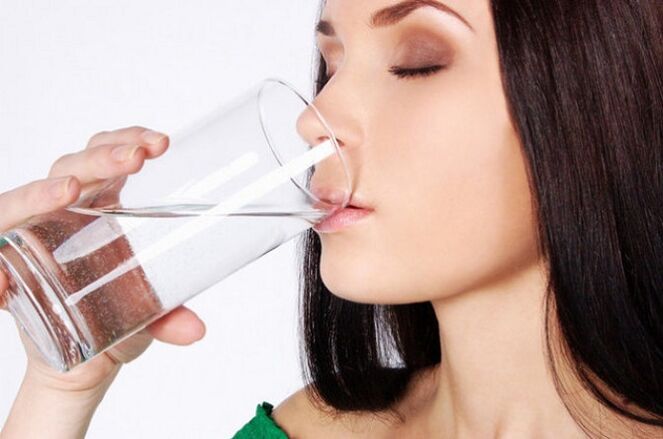minum air putih untuk meremajakan kulit